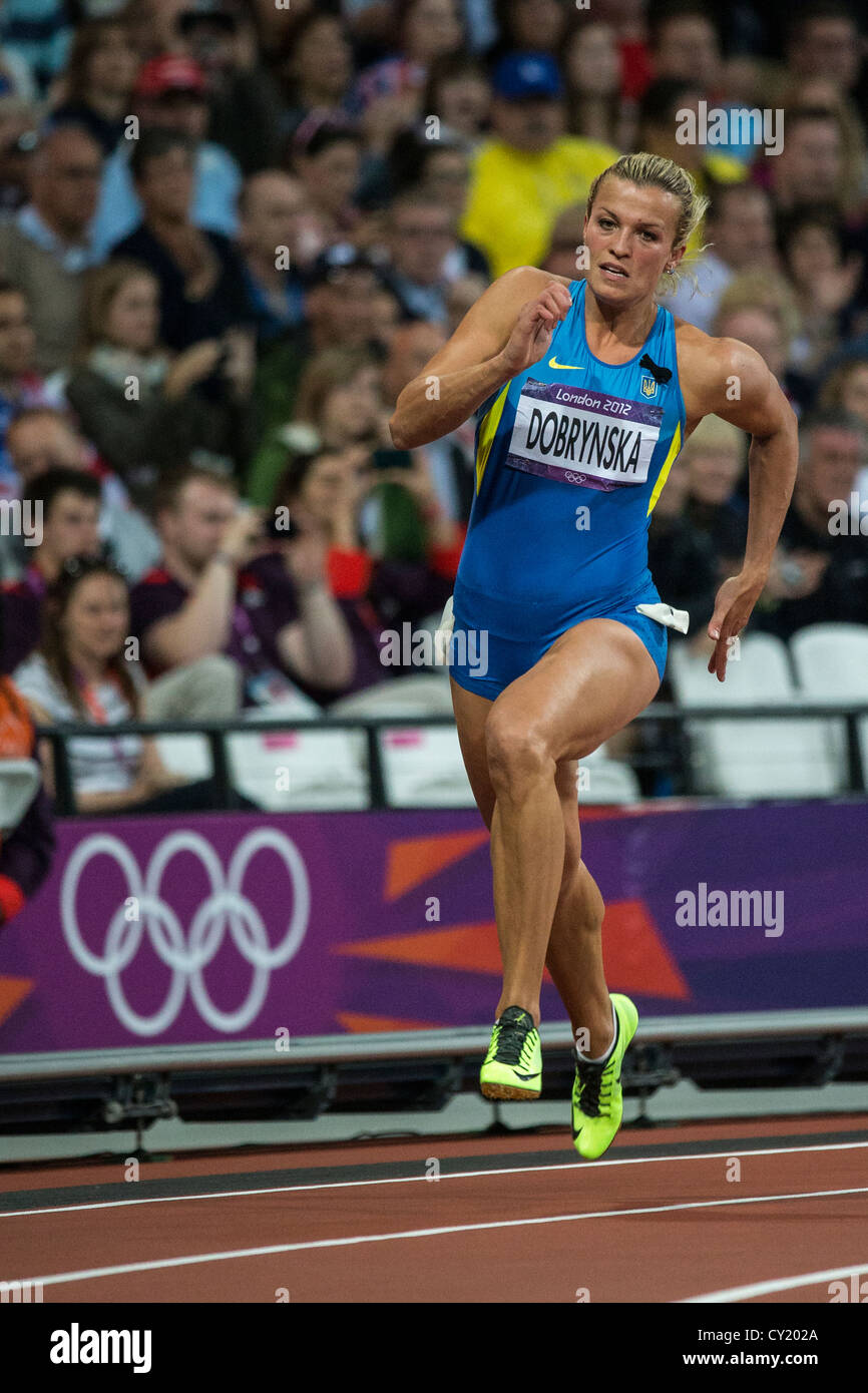 Natallia Dobrynska (UKR) competere nel femminile heptatholan 200m nelle Olimpiadi estive di Londra, 2012 Foto Stock