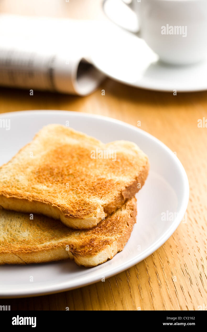 Bianco pane tostato su una piastra Foto Stock