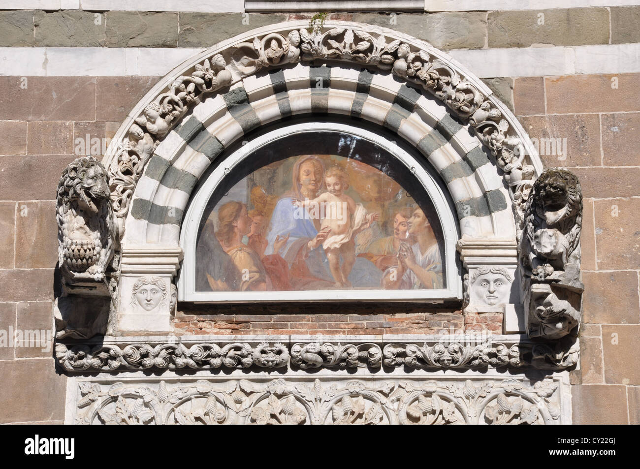 Ornato portale del tempio, arte italiana Foto Stock