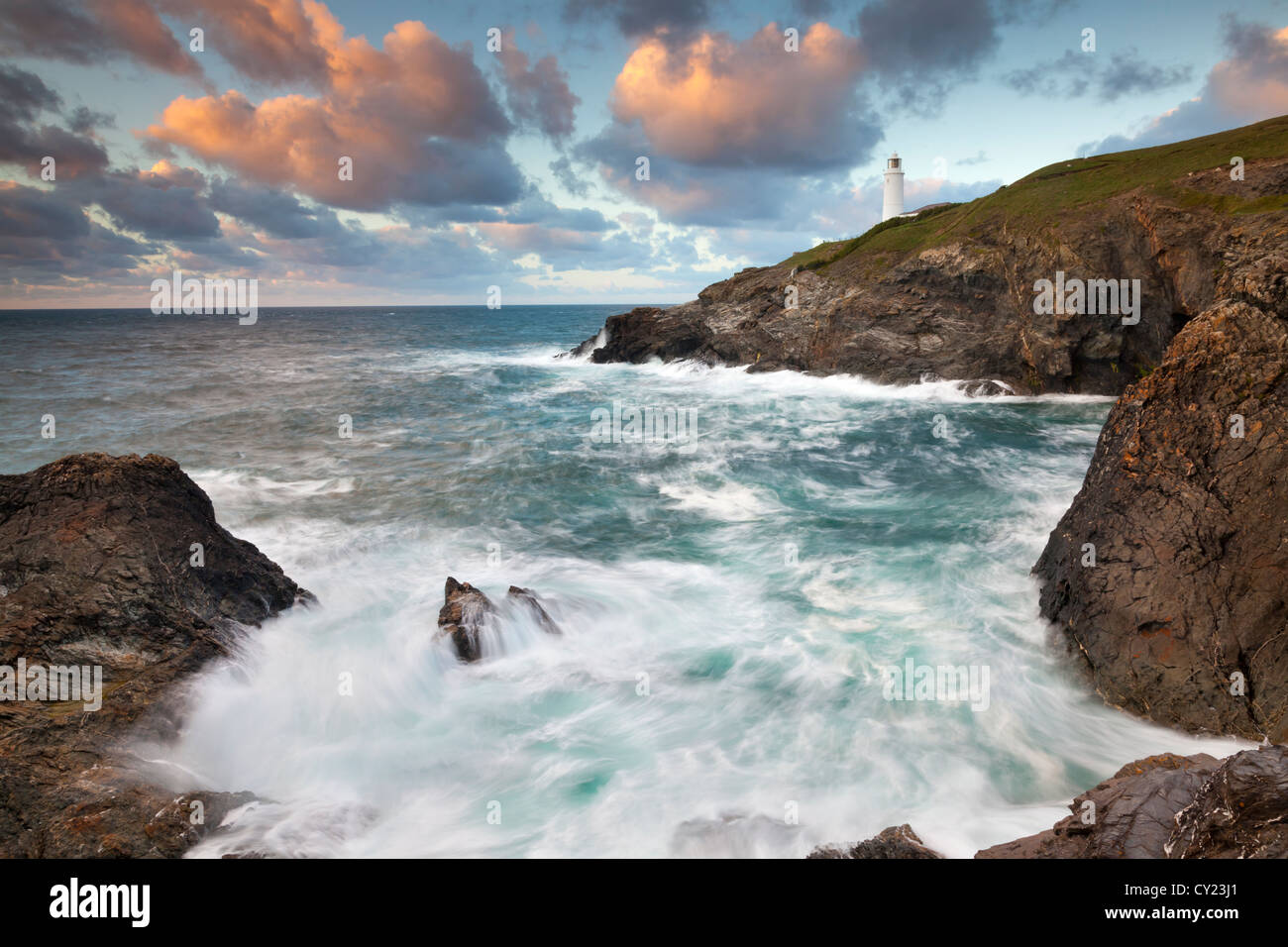 Vista di tutta la baia puzzolente a Trevose testa dalla testa di dinas North Cornwall Inghilterra REGNO UNITO Foto Stock
