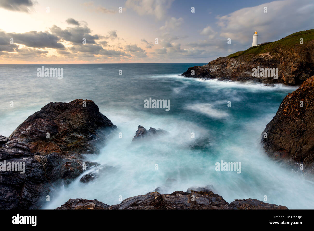 Vista di tutta la baia puzzolente a Trevose testa dalla testa di dinas North Cornwall Inghilterra REGNO UNITO Foto Stock