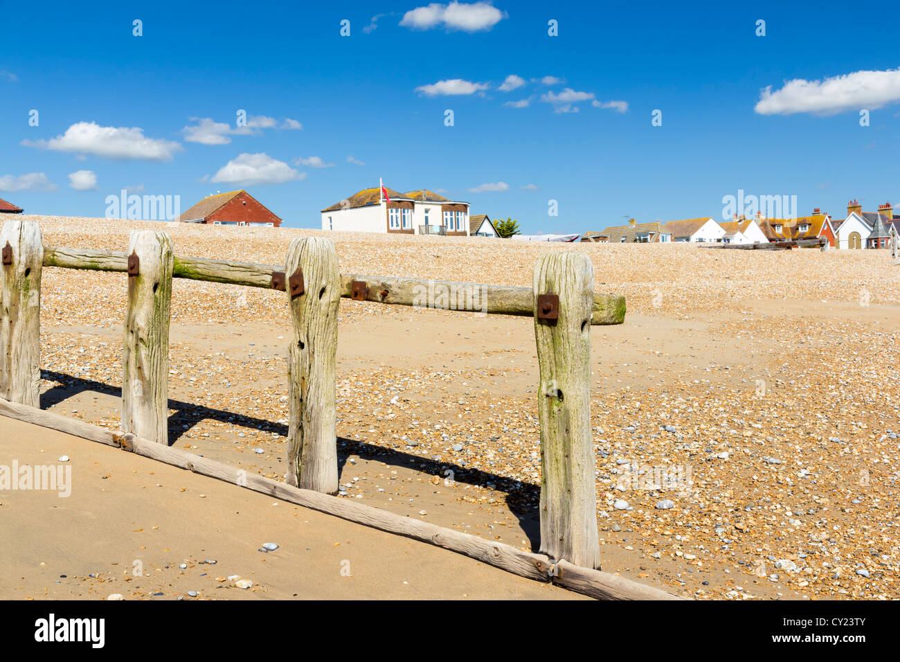 Le estati bellissime giornate in spiaggia a Pevensey Bay East Sussex England Regno Unito Foto Stock