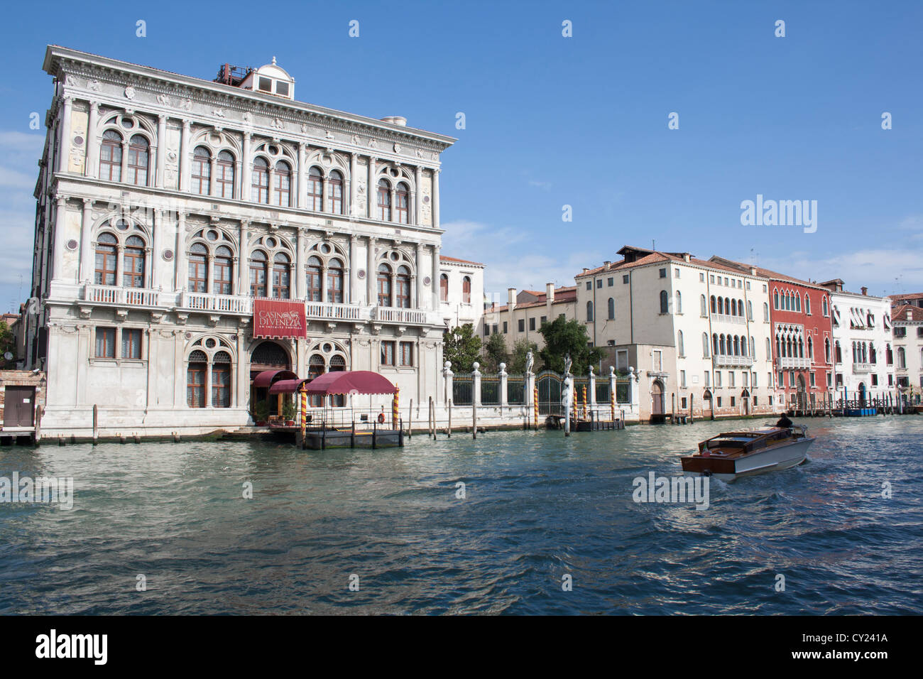 Vista di Ca' Vendramin Calegri sul Canal Grande nel Sestiere di Cannaregio, Venezia, Italia Foto Stock