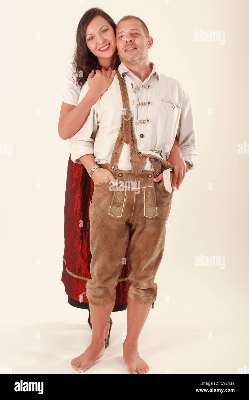 In amore, ridendo matura in costume bavarese Foto Stock