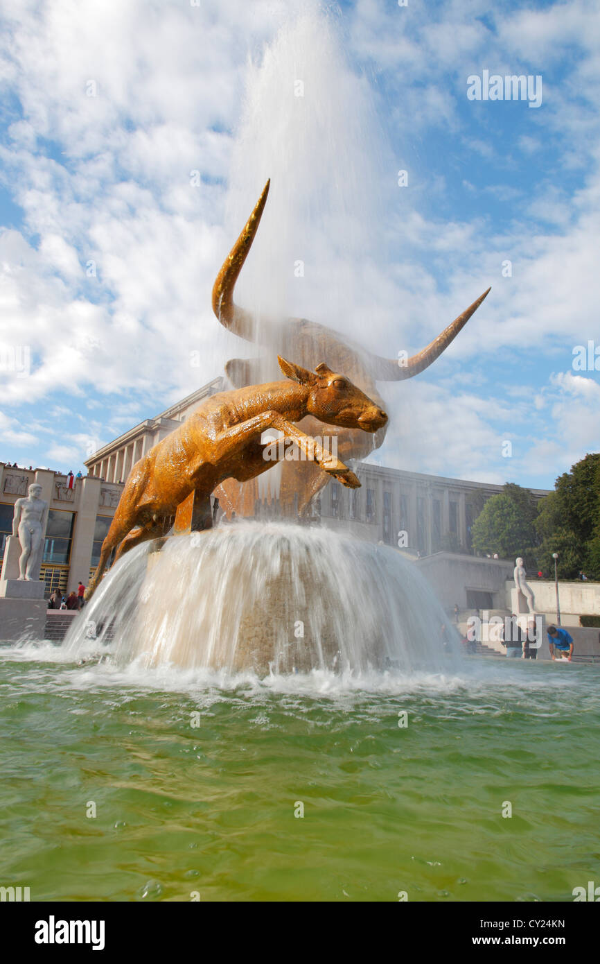 Giardino del Trocadéro con fontane presso il Palais de Chaillot a Parigi Foto Stock
