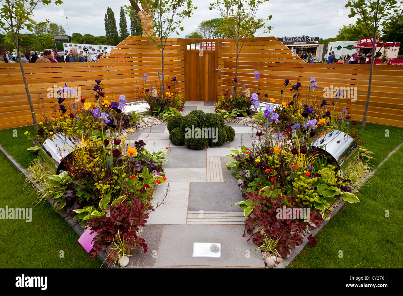 Un appositamente progettato 'show garden' alla RHS mostrano Malvern, Worcestershire, England, Regno Unito Foto Stock