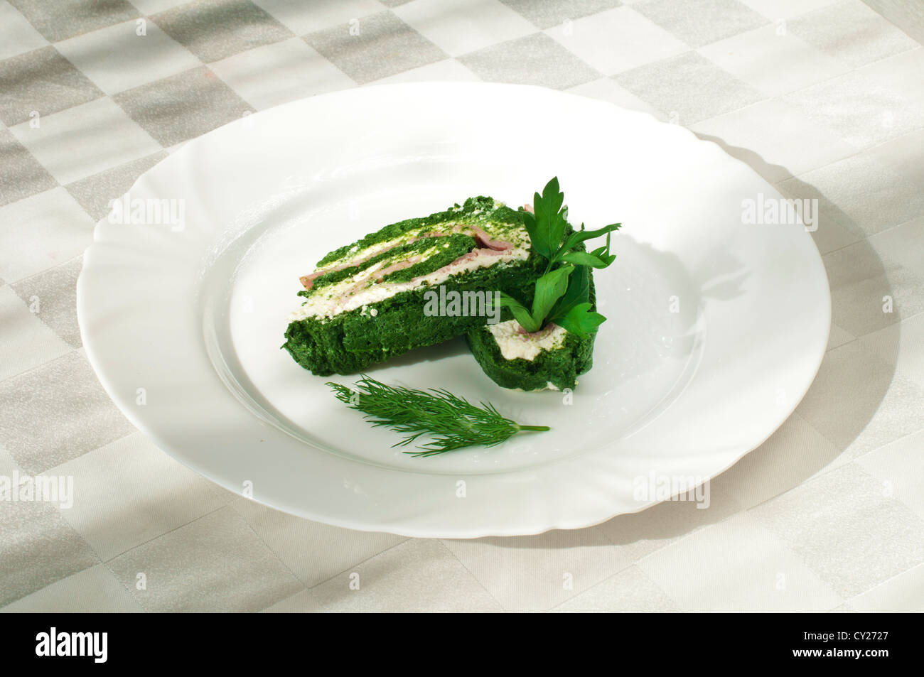 Rotolo di spinaci e il formaggio feta. Foto Stock