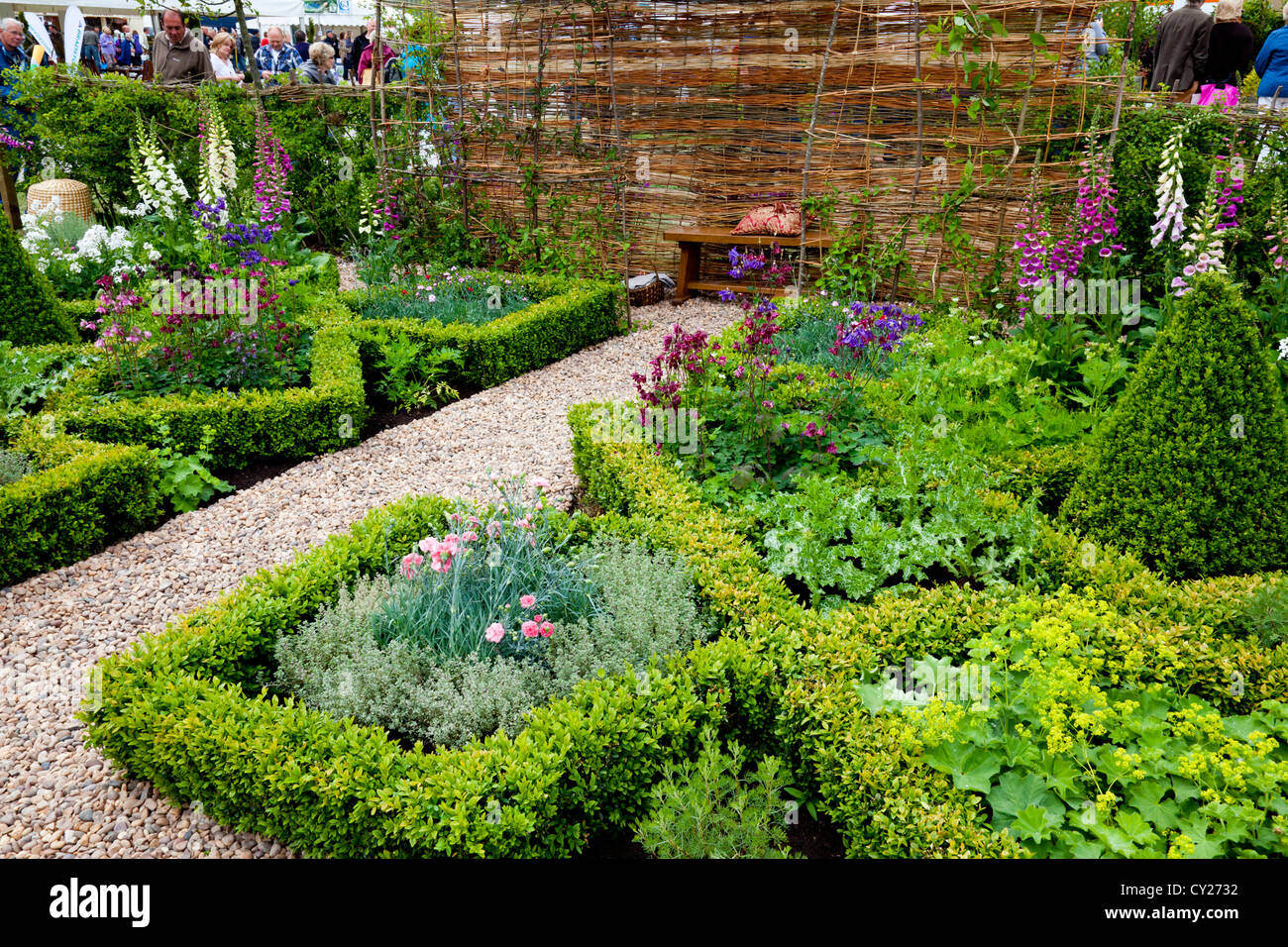 Un appositamente progettato 'show garden' alla RHS mostrano Malvern, Worcestershire, England, Regno Unito Foto Stock