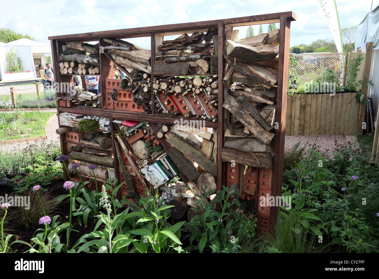 Un libro artistico caso display sul Pershore College stand ad RHS Malvern Visualizza, Worcestershire, England, Regno Unito Foto Stock