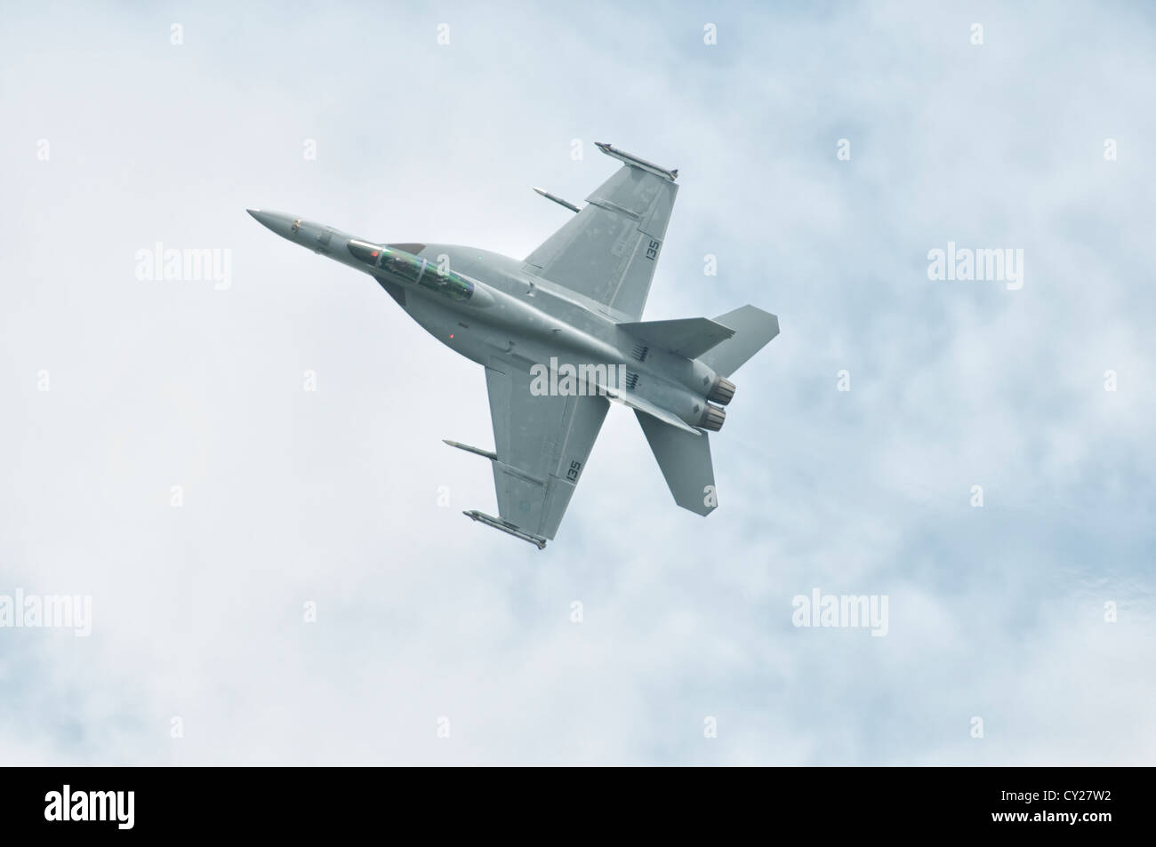 Boeing F/A-18F Super Hornet 166790 NJ-135 VFA-122 dimostra al 2012 Royal International Air Tattoo Foto Stock