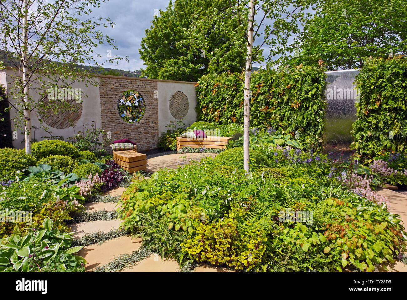 Un appositamente progettato 'show garden' alla RHS mostrano Malvern, Worcestershire, England, Regno Unito Foto Stock