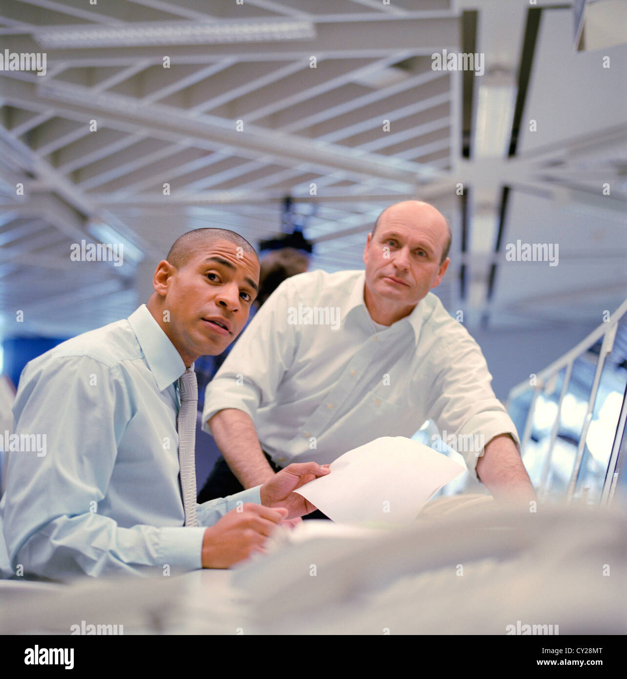 La gente di affari del centro dati del centro di controllo uomo licenza gratuita ad eccezione di annunci e cartelloni per esterni Foto Stock