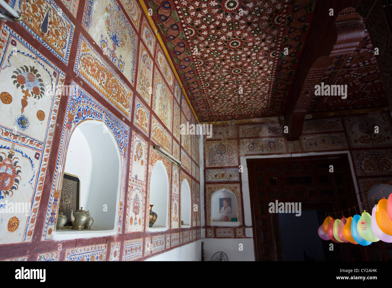 Interni ornati in una casa di Wah, Provincia del Punjab, Pakistan Foto Stock