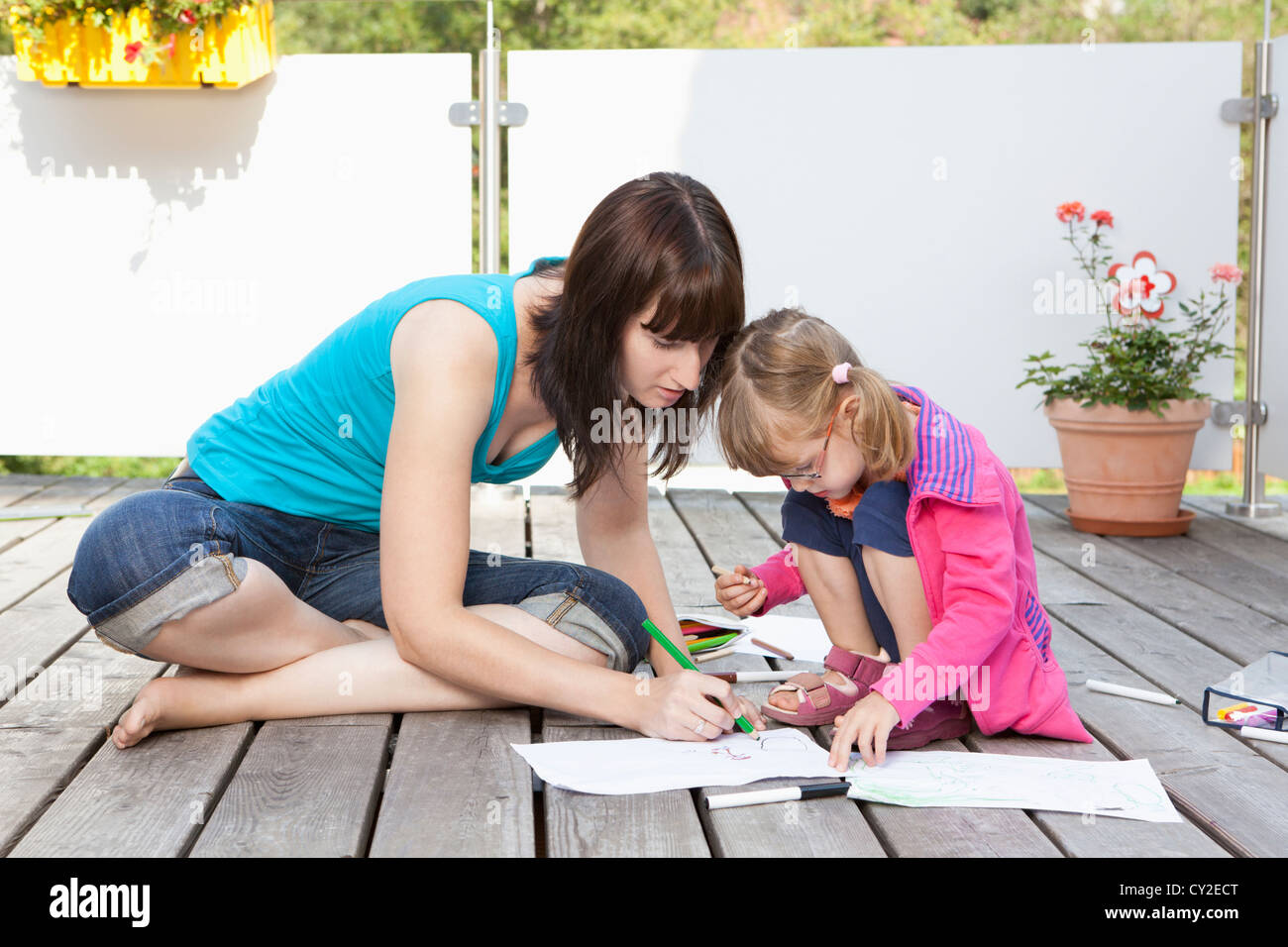 Madre trascorre il tempo con sua figlia Foto Stock