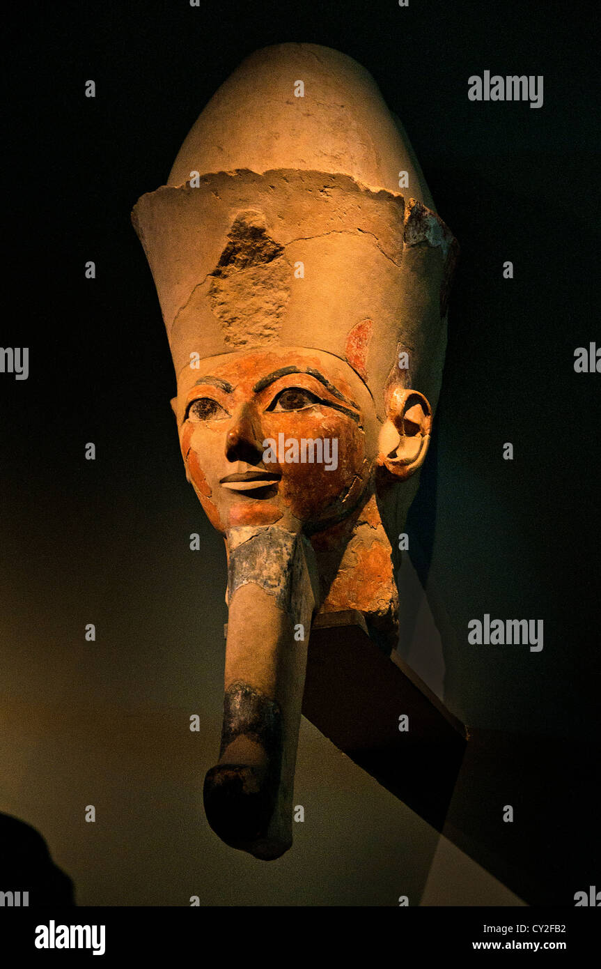 Testa di statua di Osiride Hatshepsut Tempio nuovo regno Dynasty 18 1473-1458 A.C. Tebe Deir el-Bahri Senenmut Quarry egiziano Egitto Foto Stock