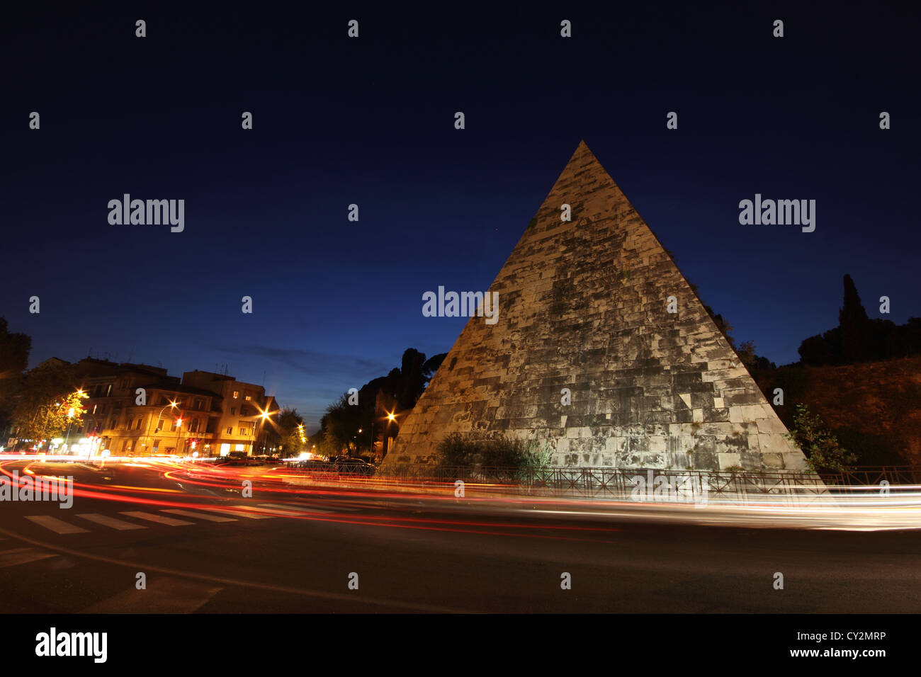 La spettacolare monumento a Piramide di Caio Cestio Roma al tramonto, piramide, piramide, Italia, viaggi photoarkive Foto Stock