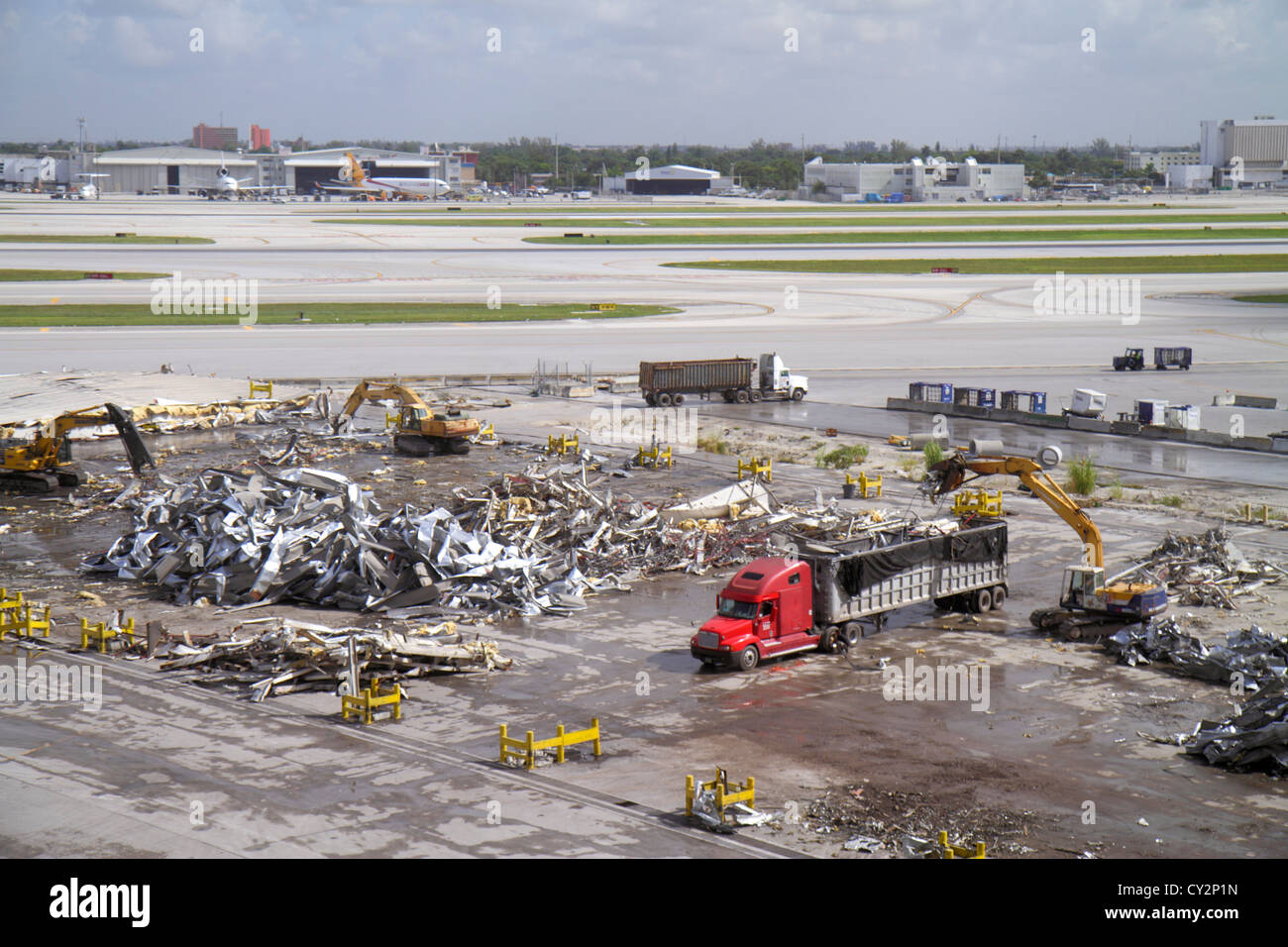 Miami Florida International Airport mia,gate,terminal,tarmac,sotto costruzione nuovo cantiere builder,demolizione,rottami di metallo,pista,FL120816015 Foto Stock