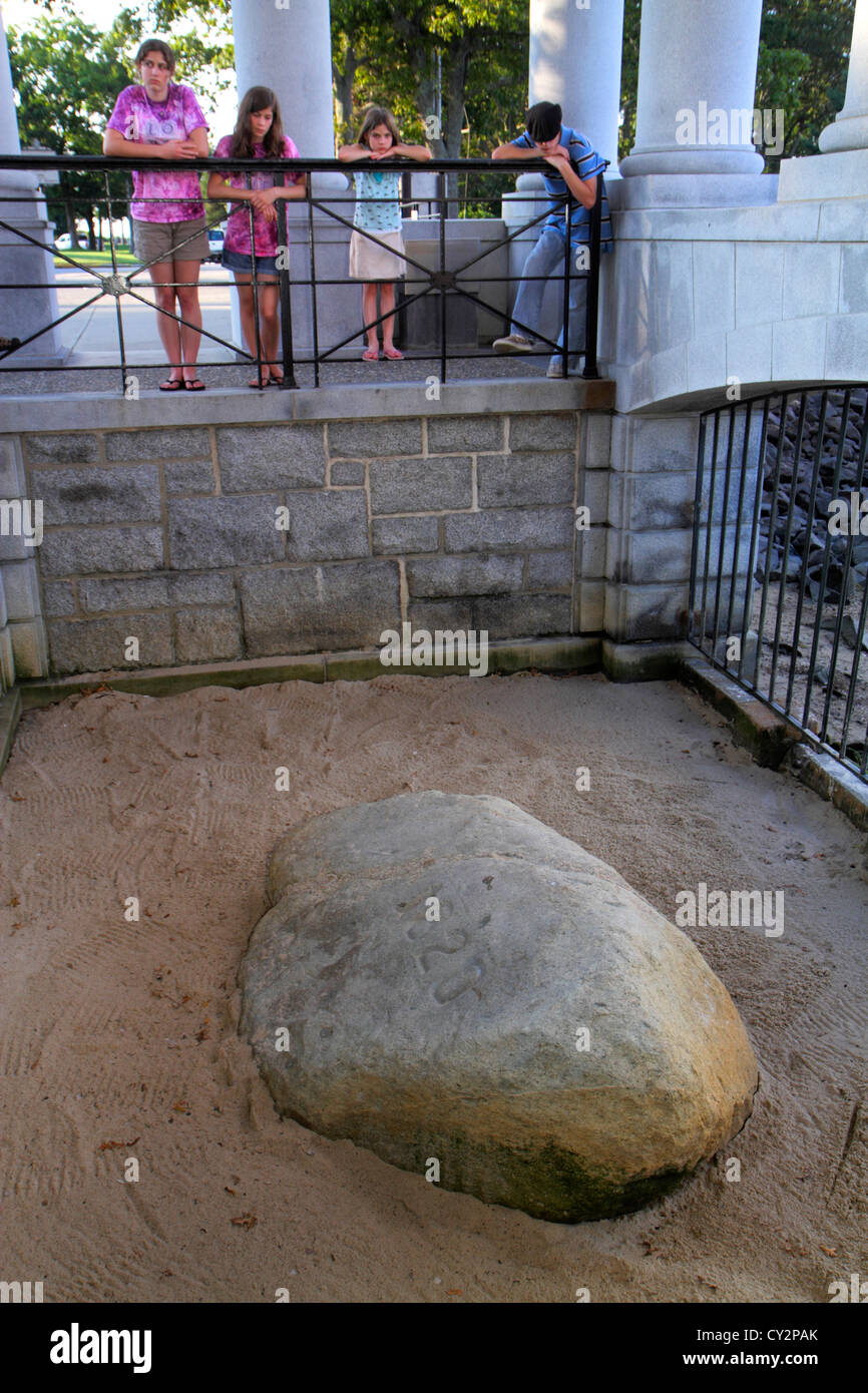 Massachusetts Plymouth, Plymouth Bay, Pilgrim Memorial state Park, Plymouth Rock, 1620, atterraggio, MA120816031 Foto Stock