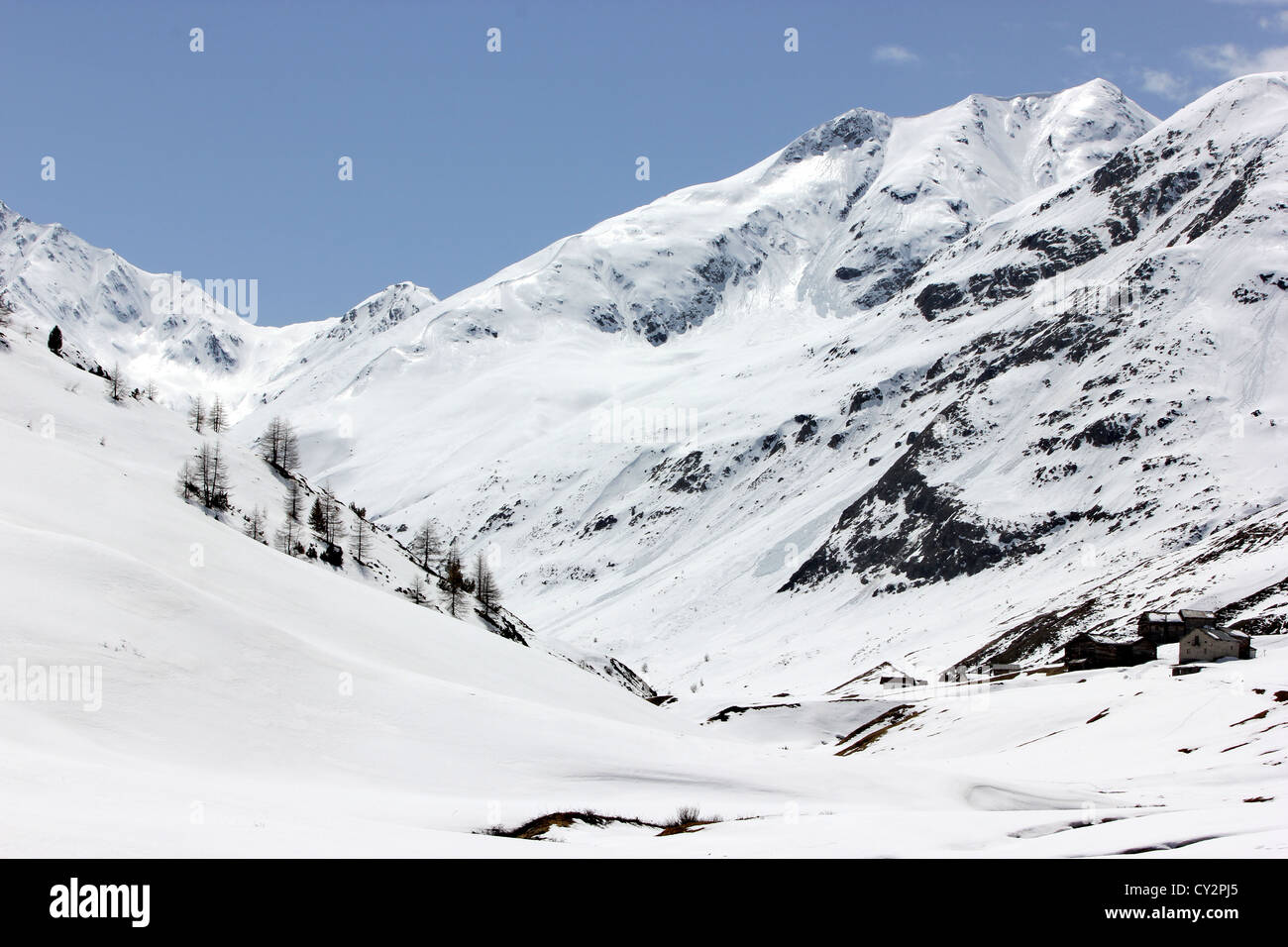 Le montagne coperte di neve, road, Livigno Italia, photoarkive Foto Stock