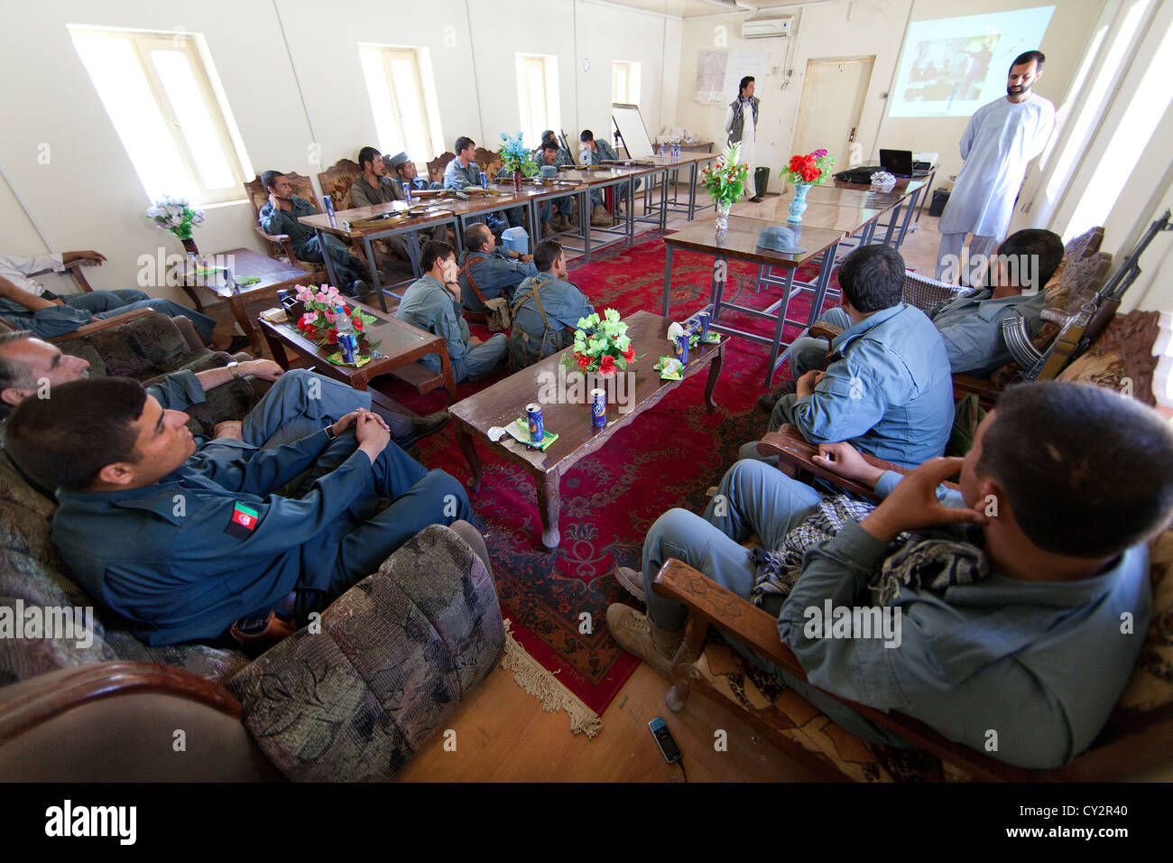 La polizia olandese le guide di formazione della polizia afgana degli ufficiali di Kunduz. Foto Stock