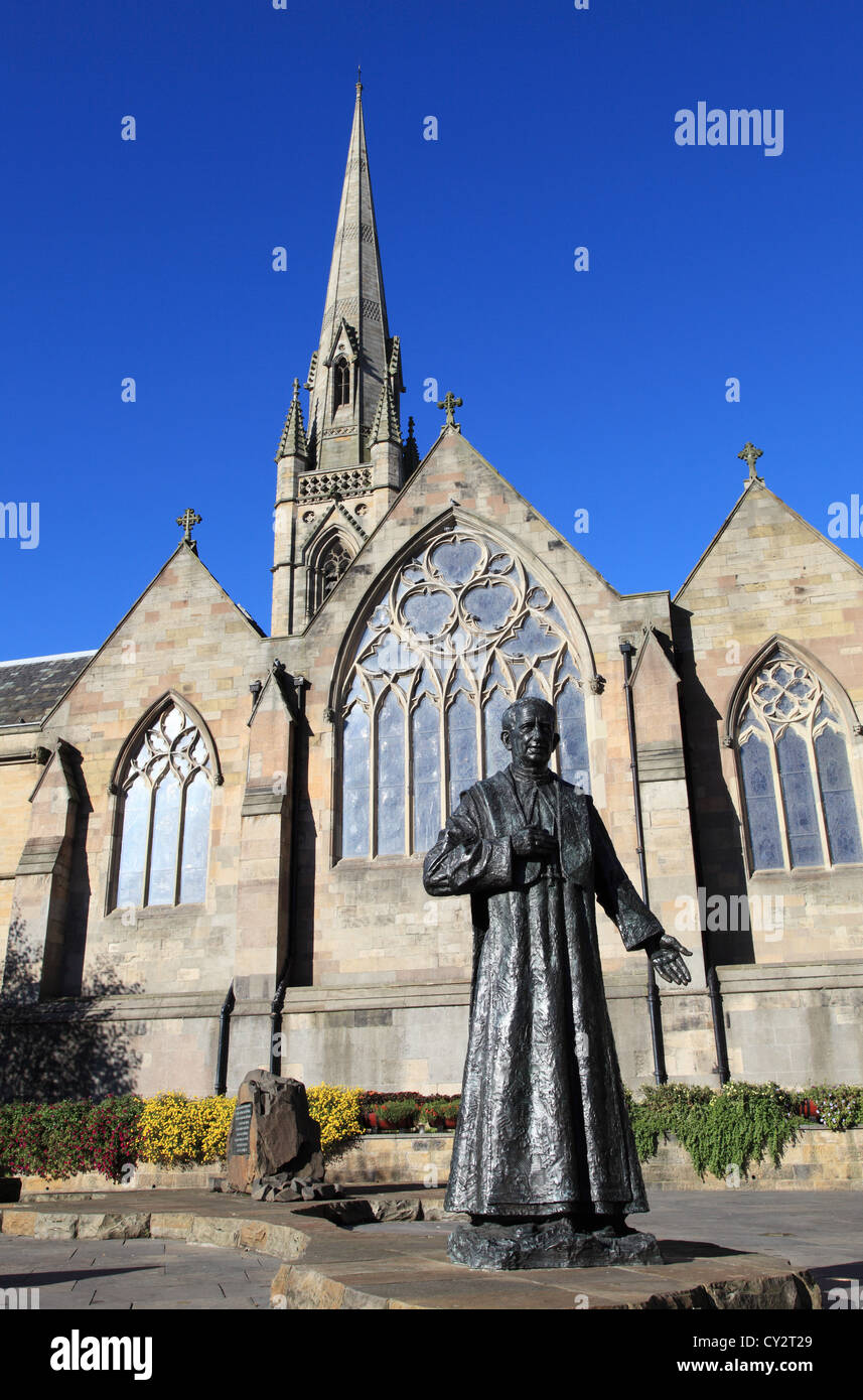 Il Cardinale Hume monumento, la Cattedrale di St Mary, Newcastle upon Tyne, nel nord est dell'Inghilterra, Regno Unito Foto Stock