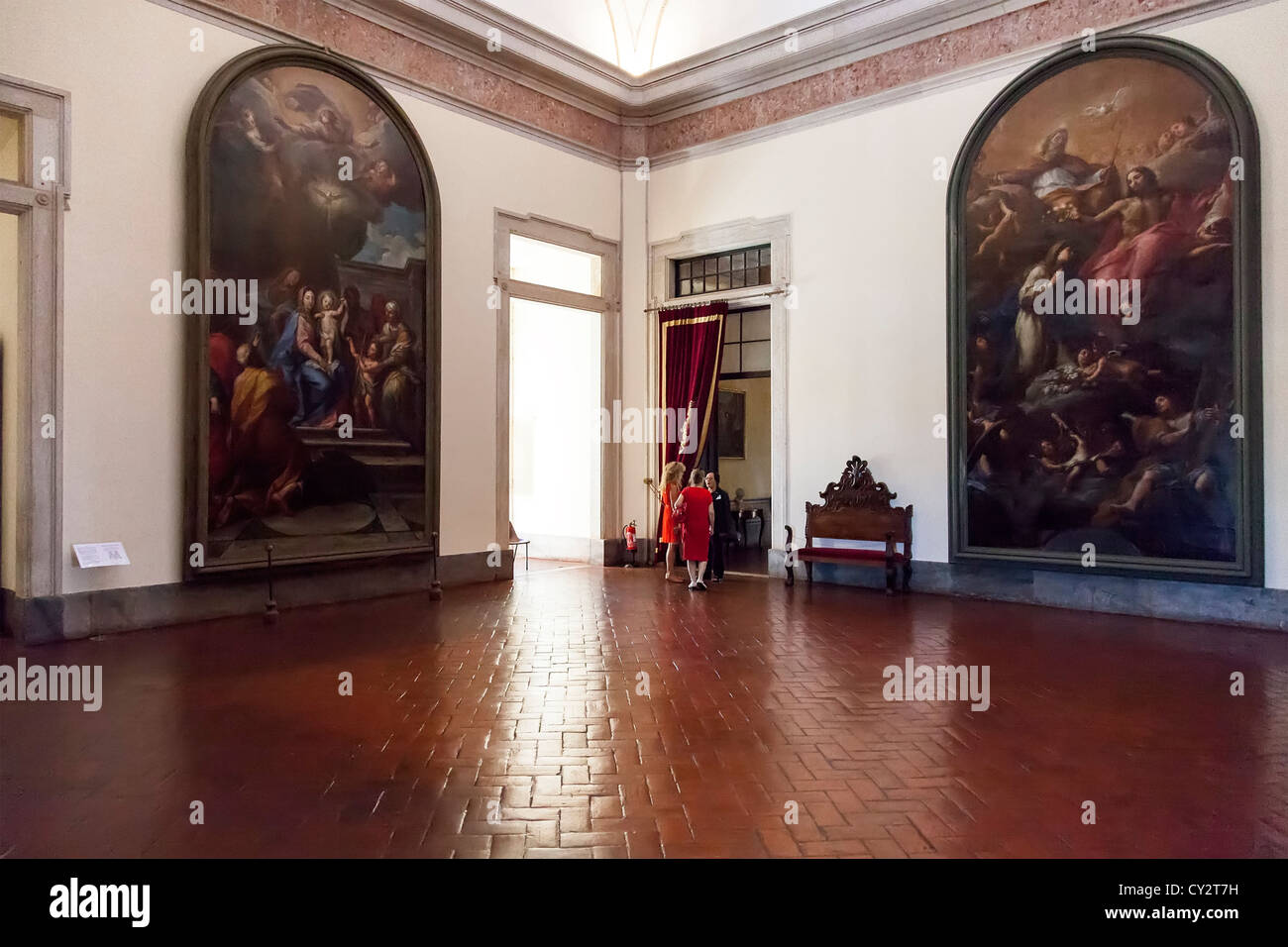 South Tower. Mafra National Palace, del convento e della Basilica in Portogallo. I religiosi francescani ordine. Architettura Barocca. Foto Stock