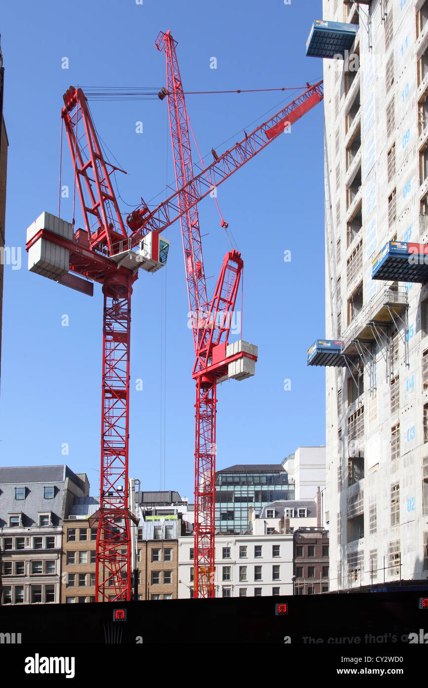Gru a torre a 20 Fenchurch Street nella città di Londra. Nuovo 36 piani di blocco a torre nick-nominato dal Walkie-Talkie Foto Stock