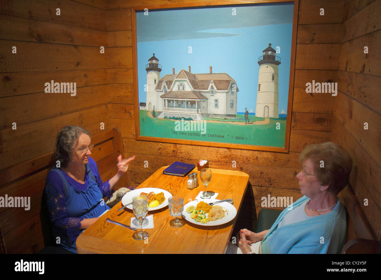 Cape Cod Massachusetts, Orleans, Hearth 'n Kettle, ristorante ristoranti, cibo, caffè, stand, stand, donna donne, pittura, pranzo, cena, ma Foto Stock