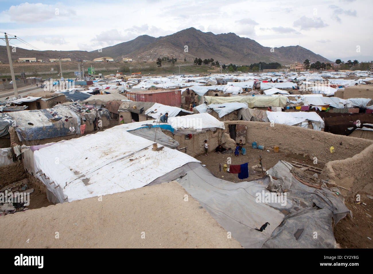 Baraccopoli zona abitata con i rifugiati a Kabul Foto Stock