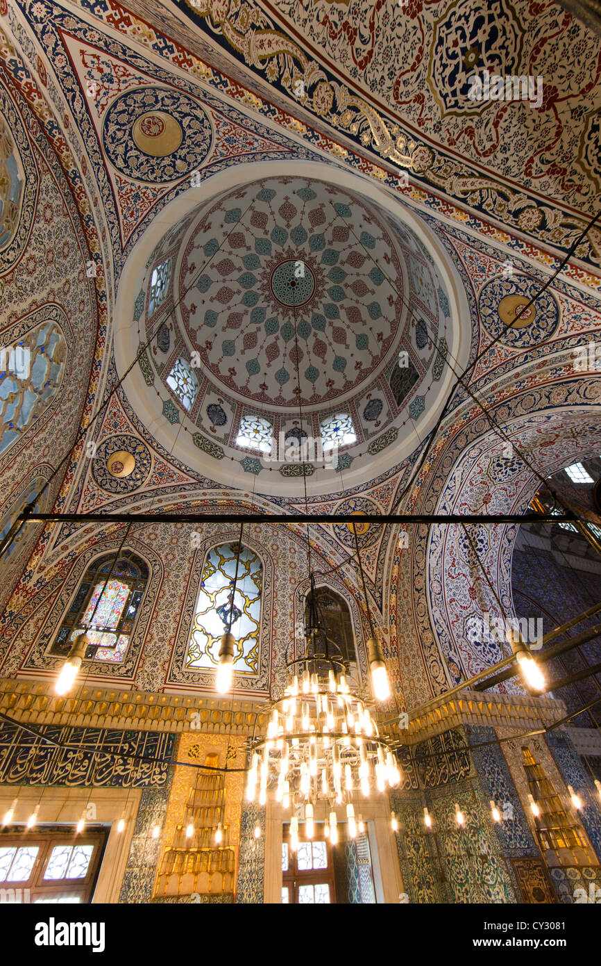 Interno del Sultano Ahmed (blu), la moschea di Istanbul Foto Stock