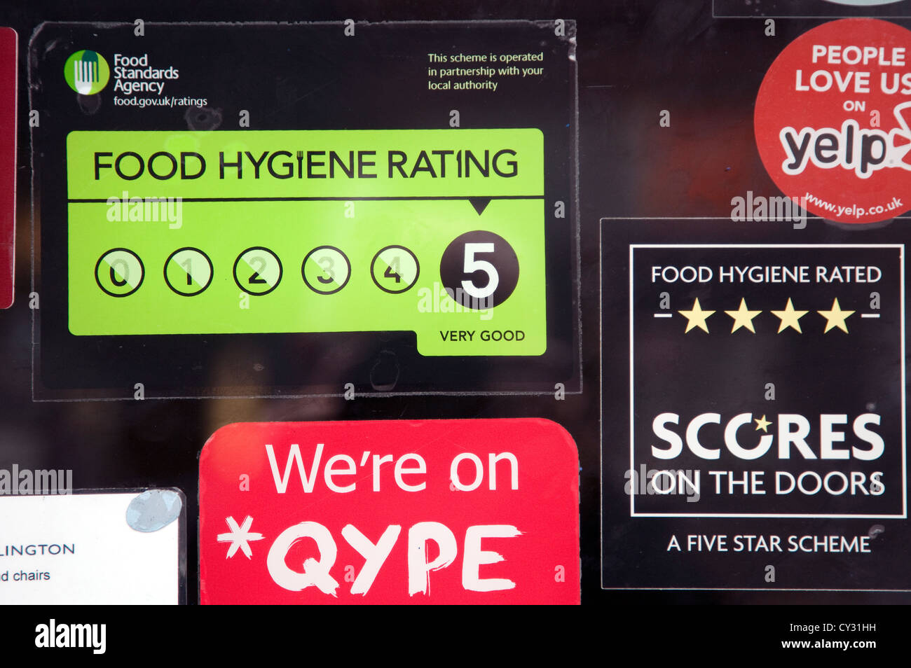 Food Standards Agency "anime sulle porte l' igiene dei rating su ristorante porta, Londra Foto Stock