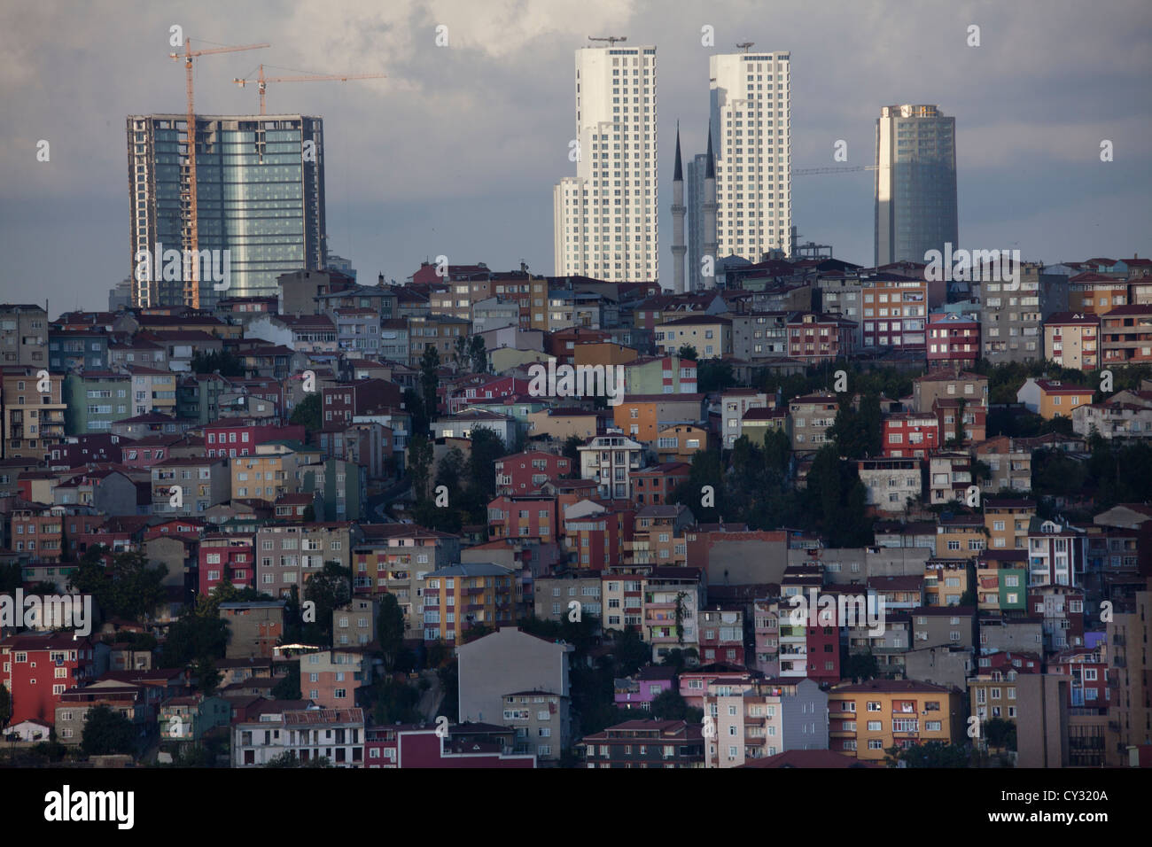 Vista da "Pierre Loti' Viewpoint, guardando il Golden Horn, Istanbul Foto Stock