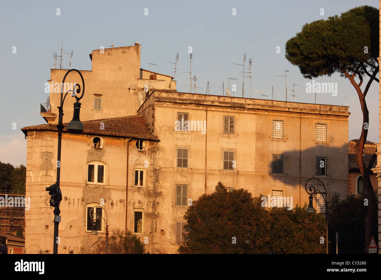 Un bel vecchio edificio romano del centro di Roma, Italia, viaggi photoarkive Foto Stock