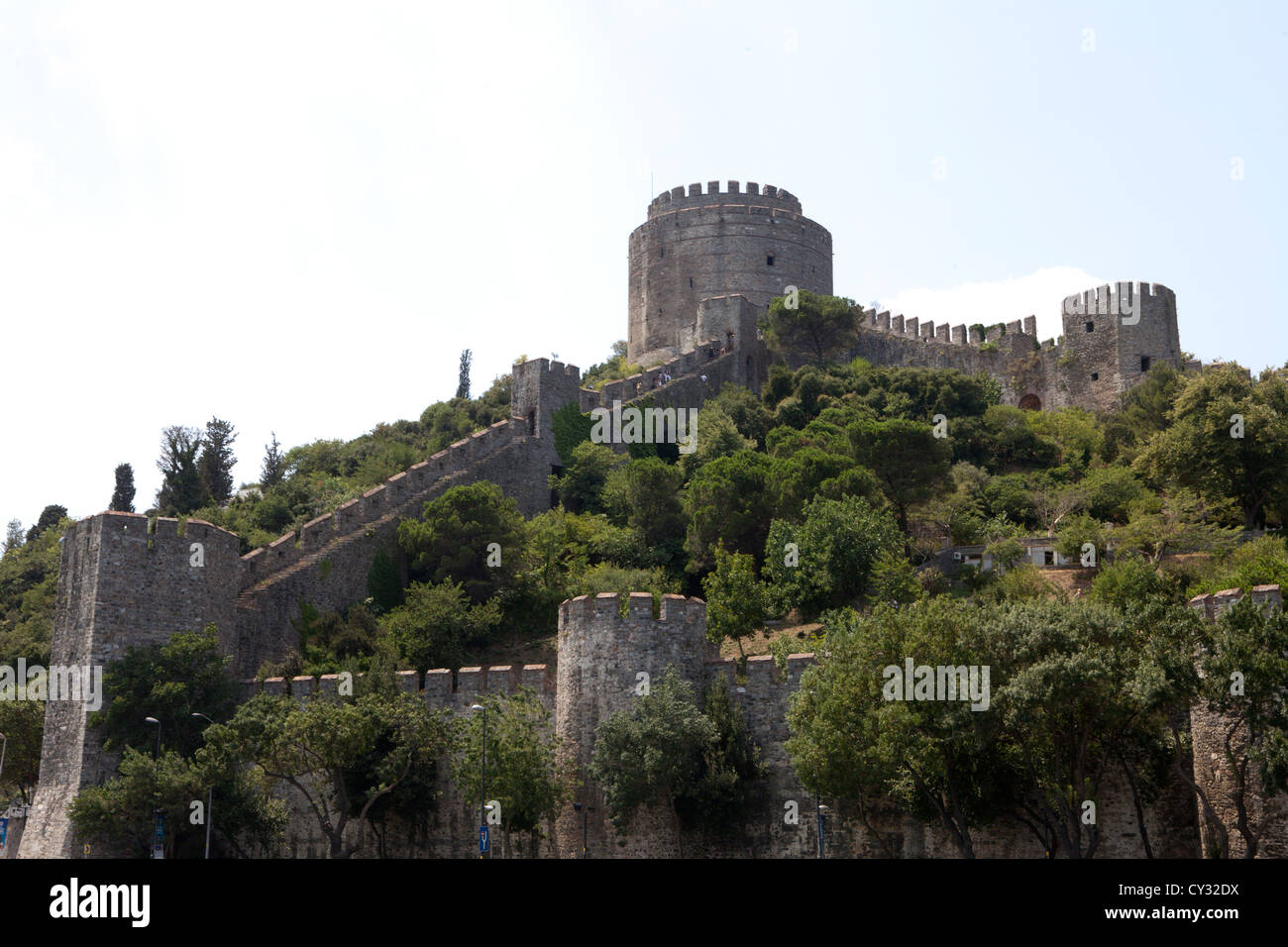 Le antiche mura del castello Rumeli, vicino il Bosforo, Istanbul Foto Stock