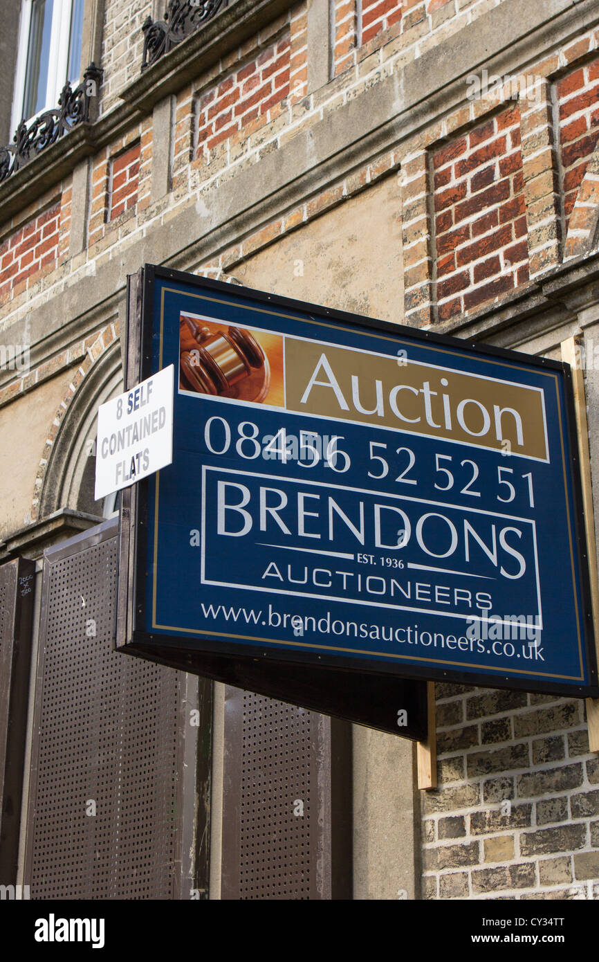 Proprietà segno d'asta . Salisbury England Regno Unito Foto Stock