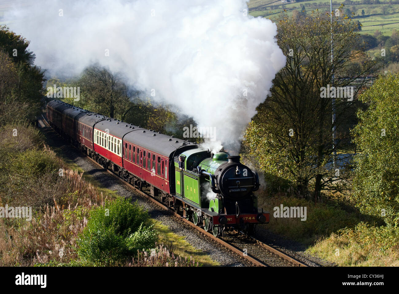 61306 British Railways 'Mayflower' 1940s LNER classe Thompson B1 motore restaurato. Allenati all'evento Heritage Steam, Ramsbottom, Lancashire, Regno Unito Foto Stock