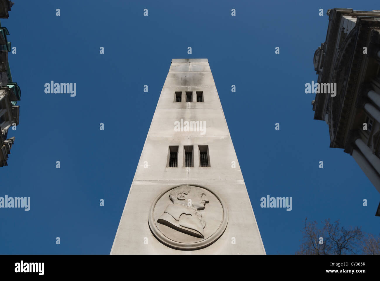 Memorial obelisco a architetto George dance il giovane designer di finsbury circus a Londra, Inghilterra, dove l'obelisco si erge Foto Stock