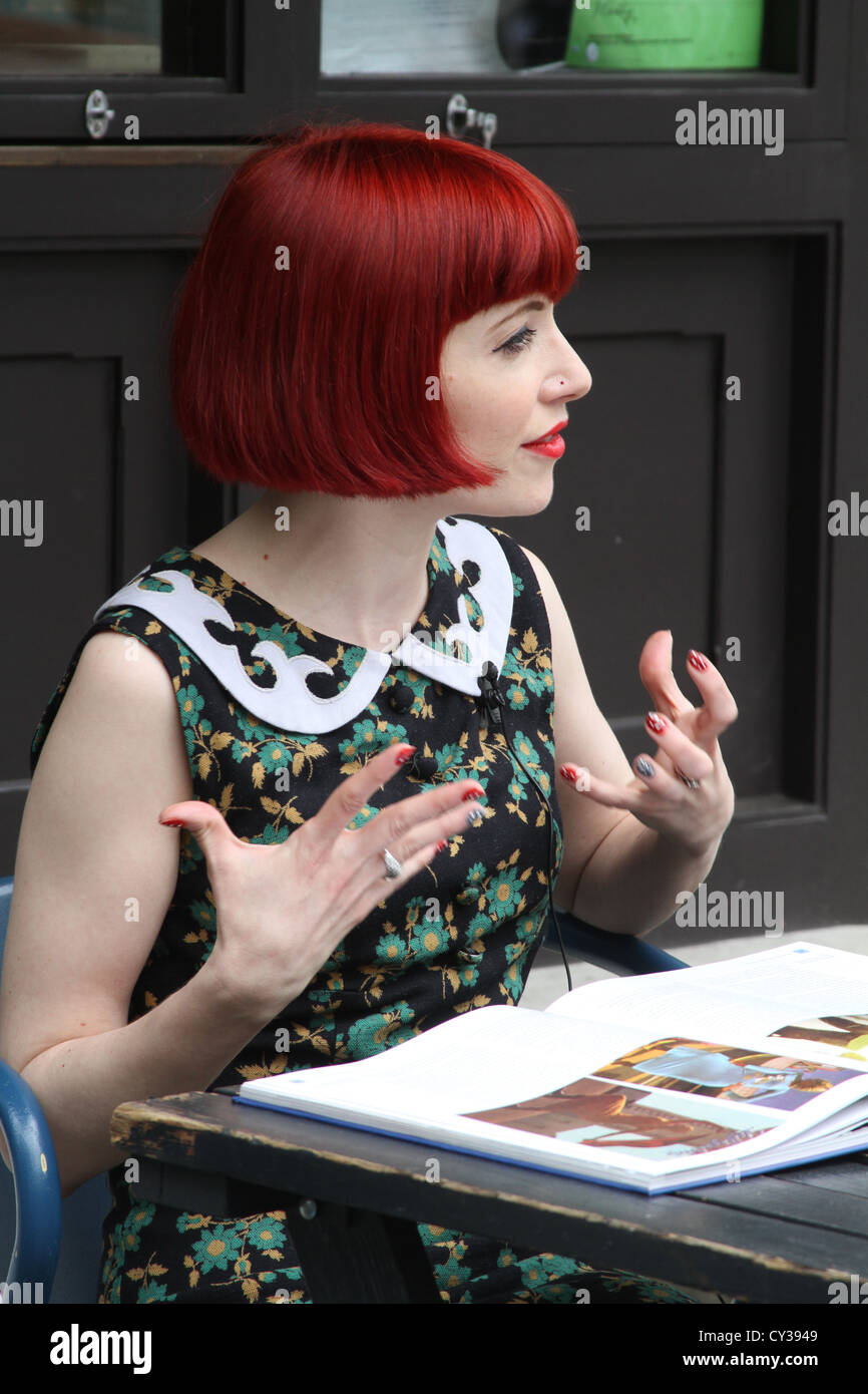 Ambra Butchart a Chelsea, moda historian e DJ. Foto Stock