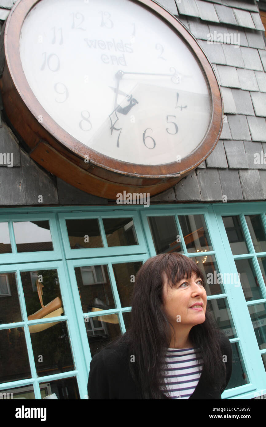 Diana Crawshaw fuori 430 King's Road, Londra. Foto Stock