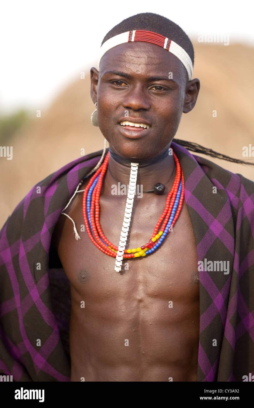 L'uomo della tribù Erbore, Omo River Valley, Etiopia Foto Stock