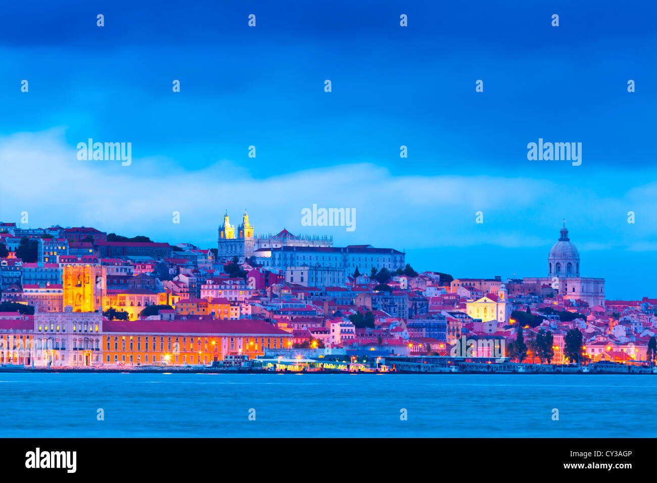 Lo Skyline di Lisbona al Blue ora Foto Stock