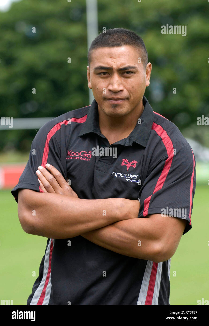 Jerry Collins ex Nuova Zelanda tutto nero giocatore di rugby nella foto quando ha firmato due anni di trattare con i falchi pescatori. Foto Stock