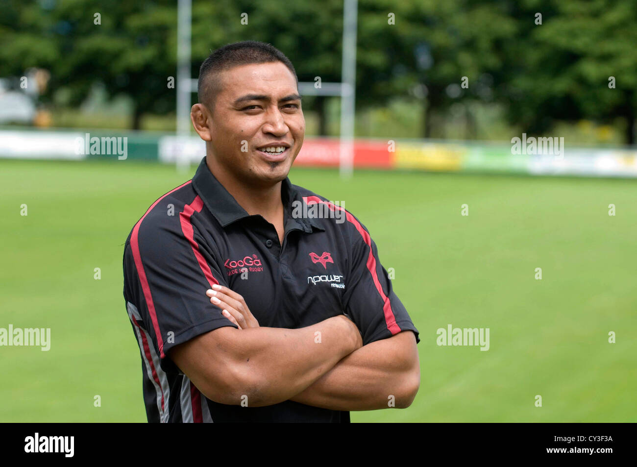Jerry Collins ex Nuova Zelanda tutto nero giocatore di rugby nella foto quando ha firmato due anni di trattare con i falchi pescatori. Foto Stock