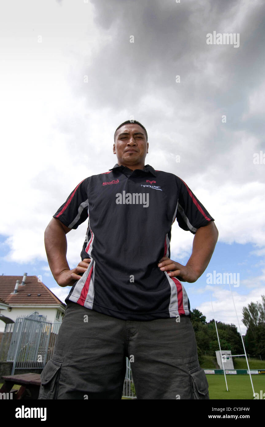 Jerry Collins ex Nuova Zelanda tutto nero giocatore di rugby nella foto quando ha firmato due anni di trattare con i falchi pescatori. Foto Stock