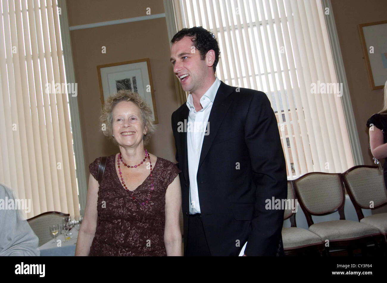 Aeronwy Thomas-Ellis, figlia del poeta gallese Dylan Thomas con il Welsh attore Matthew Rhys. Foto Stock