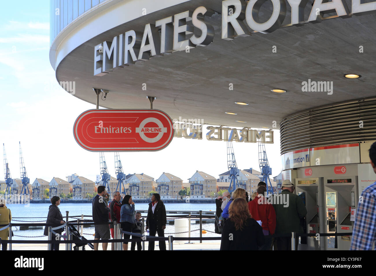 Emirates Airline funivia - ticket office a Royal Docks, Newham, sul lato nord del fiume Thames, London, Regno Unito Foto Stock