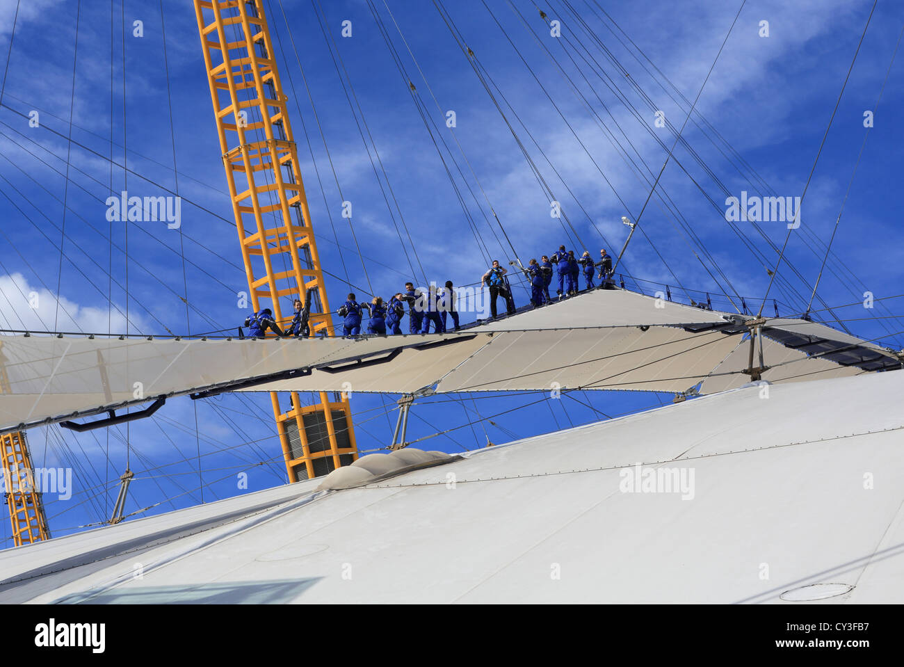 Fino all'O2, un esaltante sfida all'aperto, tenuto a 90 minuti a piedi passando per la famosa arena, in Greenwich, London, Regno Unito Foto Stock