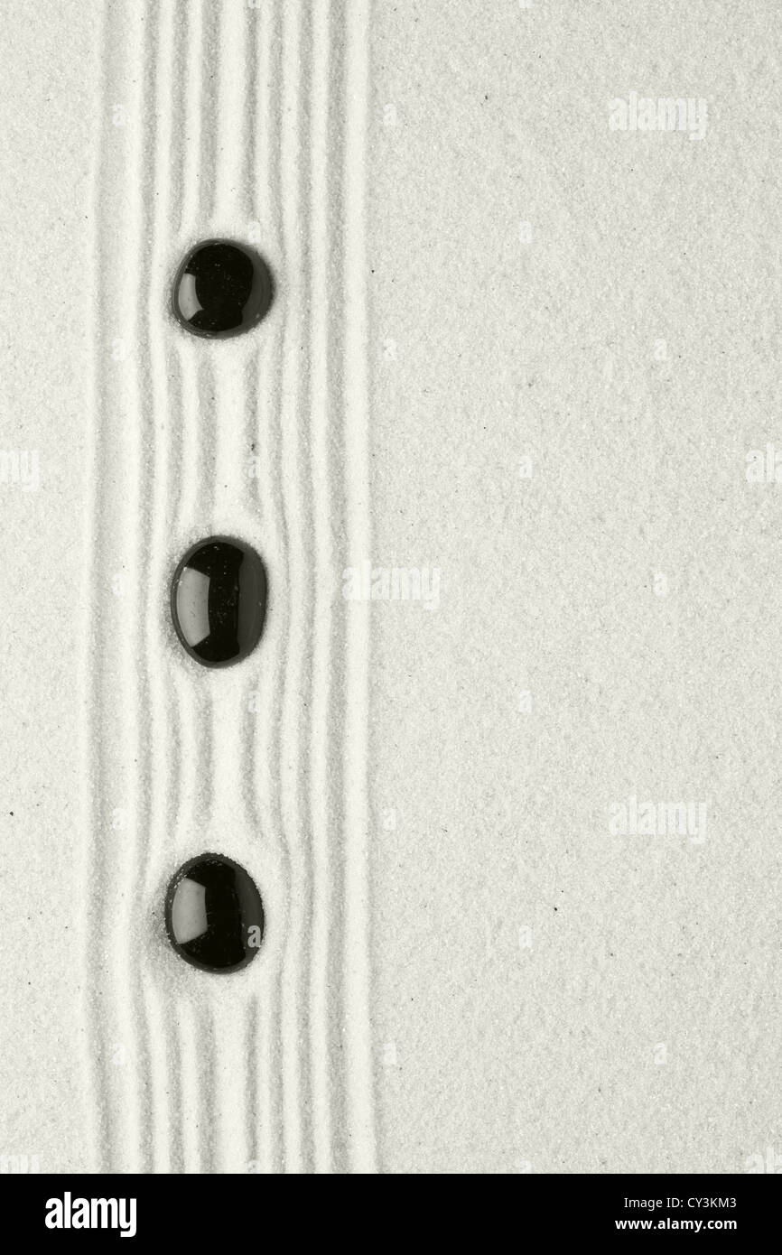 Pietre Nere in sabbia Foto Stock