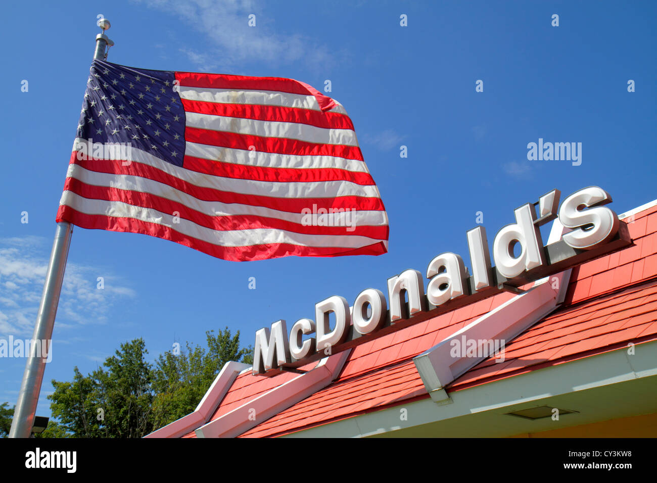 Maine Biddeford, McDonald's, hamburger, hamburger, fast food, ristoranti, ristoranti, caffè, bandiera, ME120827013 Foto Stock