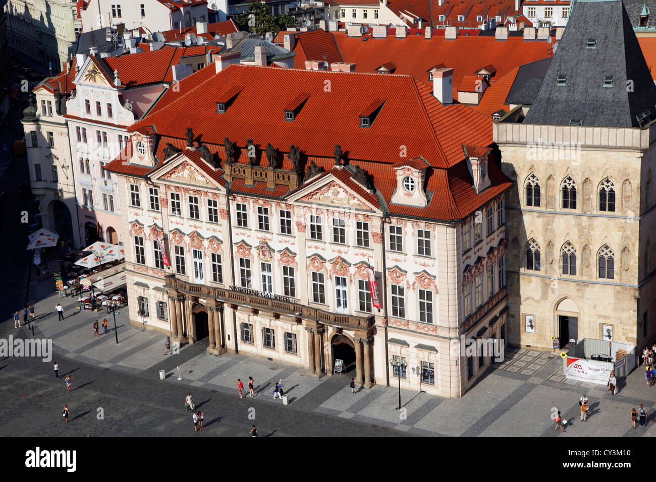 Il Narodni Gallery (Galerie), la Piazza della Città Vecchia di Praga, Repubblica Ceca Foto Stock